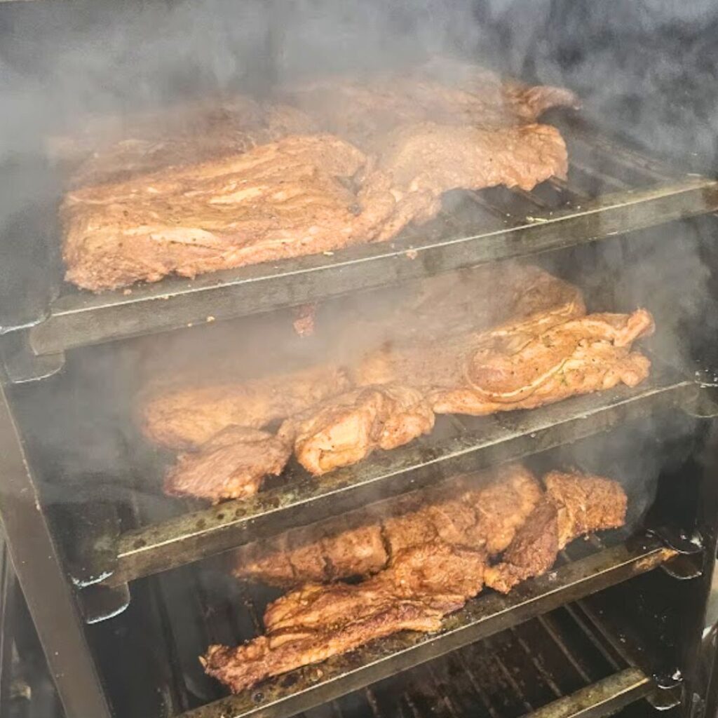 בשרים במעשנה