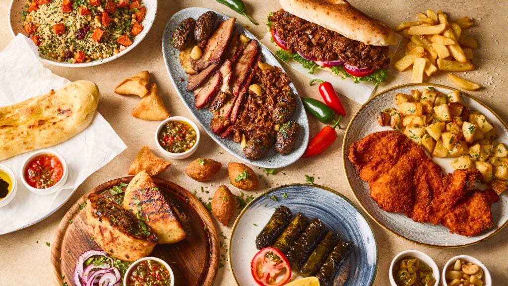 שולחן מלא מטעמים - בשר מהמעשנה, שניצלים, פסטלים, קבבים, קובה